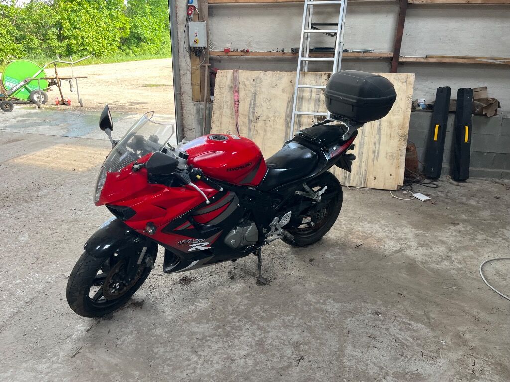 Motorcykel HYOSUNG -GT 650 R GT 650 R - Motorcykel: bild 1 Motorcykel HYOSUNG -GT 650 R GT 650 R - Motorcykel: bild 1