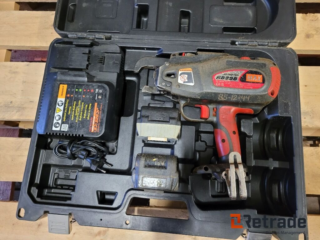 Najmaskin MAX RB398 - Entreprenadutrustning: bild 1 Najmaskin MAX RB398 - Entreprenadutrustning: bild 1