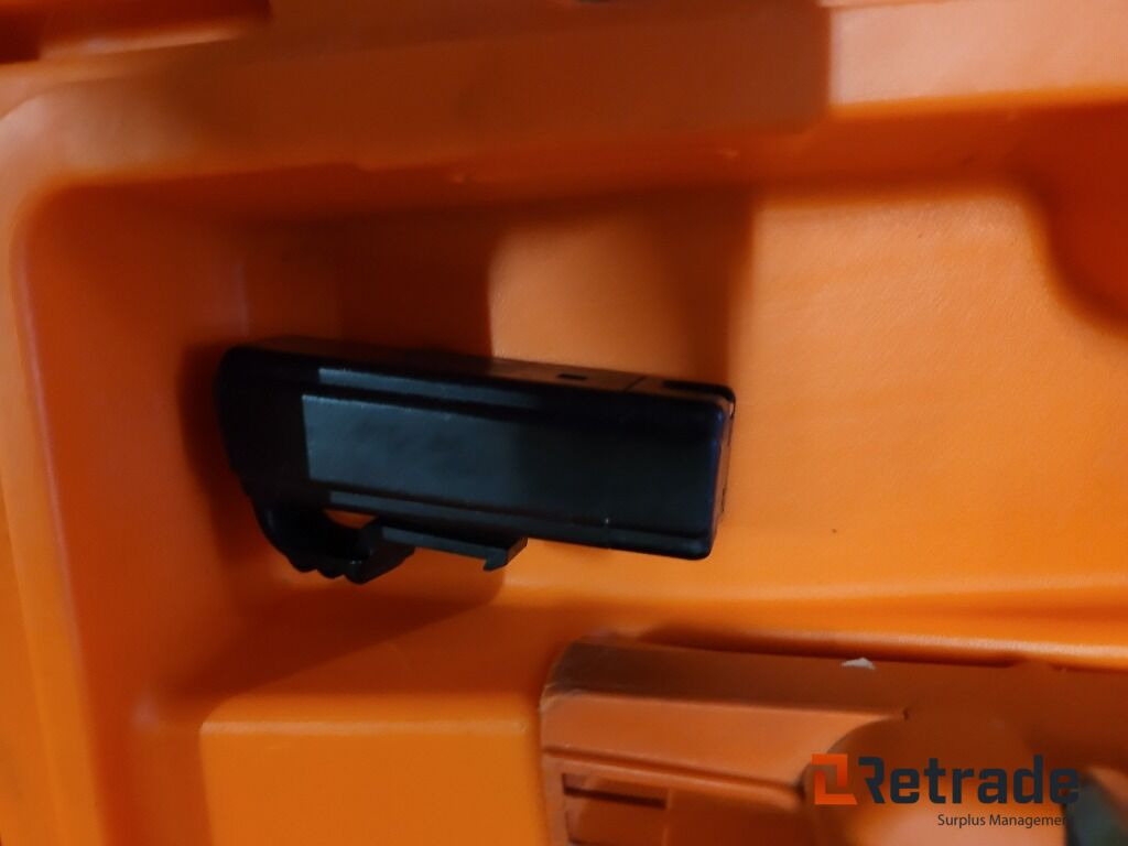 Paket med två st bultpistoler SPIT PULSA samt spik - Entreprenadutrustning: bild 4 Paket med två st bultpistoler SPIT PULSA samt spik - Entreprenadutrustning: bild 4