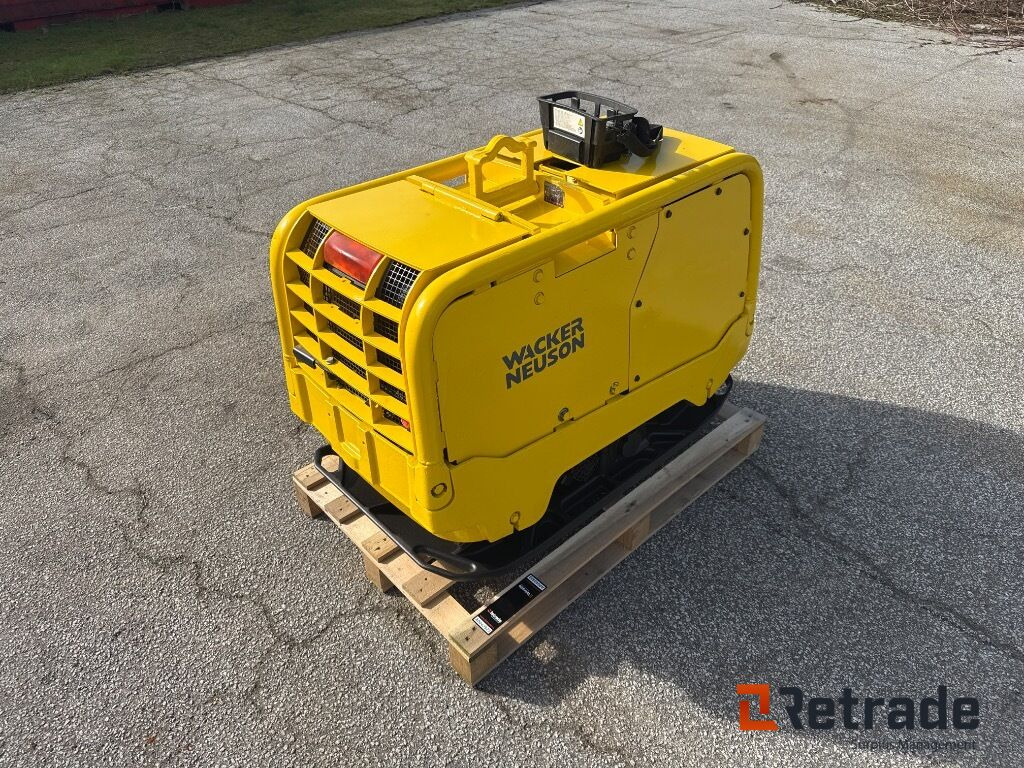 Pladevibrator Wacker Neuson Dpu80 R Remote - Entreprenadutrustning: bild 1 Pladevibrator Wacker Neuson Dpu80 R Remote - Entreprenadutrustning: bild 1