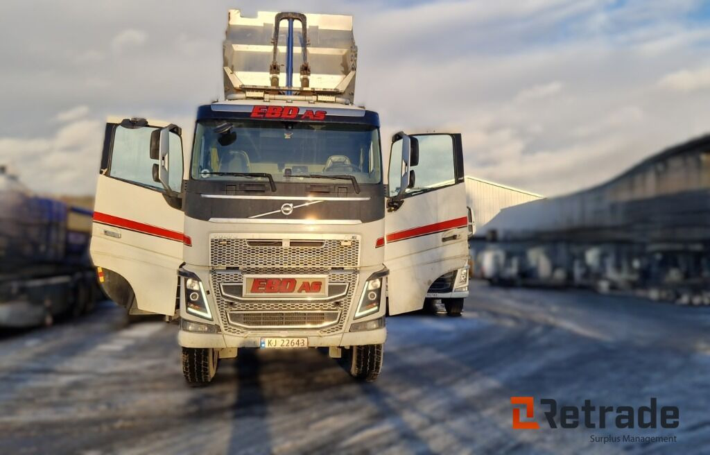 Robust og klar tippbil – Volvo FH16 650 8x4 med tipp og hengeropplegg - Tippbil lastbil: bild 2 Robust og klar tippbil – Volvo FH16 650 8x4 med tipp og hengeropplegg - Tippbil lastbil: bild 2