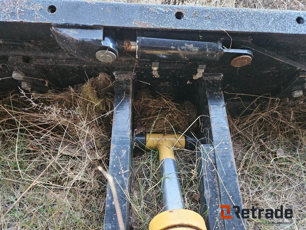 Schaktblad med tilt - Entreprenadutrustning: bild 5 Schaktblad med tilt - Entreprenadutrustning: bild 5