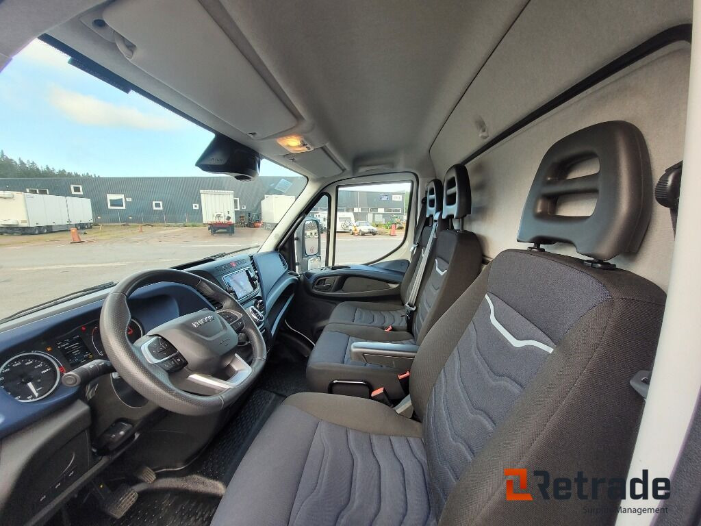 Skåpbil med bak-gavellyft Iveco Daily 72-180 Låga mil , nyskick - Volymskåp: bild 5 Skåpbil med bak-gavellyft Iveco Daily 72-180 Låga mil , nyskick - Volymskåp: bild 5