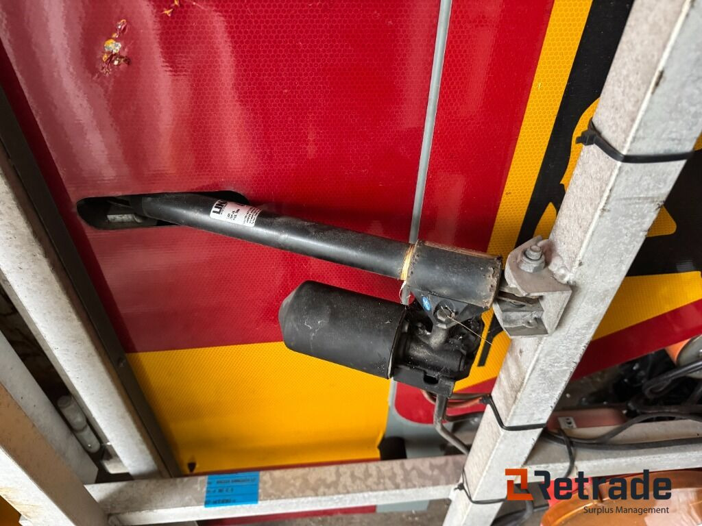 Takskylt med elhydraulisk resning - Entreprenadutrustning: bild 3 Takskylt med elhydraulisk resning - Entreprenadutrustning: bild 3