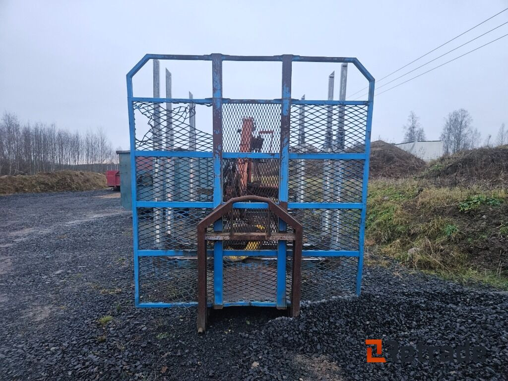 Timmerrede med Hiab kran på lastväxlarram - Lastväxlarflak: bild 5 Timmerrede med Hiab kran på lastväxlarram - Lastväxlarflak: bild 5