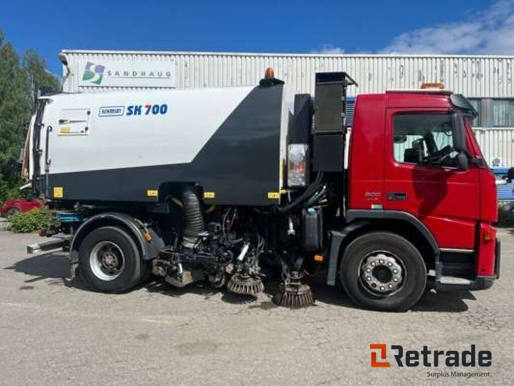 Volvo FE 300 Feiebil / Kombibil med Tipp og Brøyteoppsett - Sopmaskin: bild 2 Volvo FE 300 Feiebil / Kombibil med Tipp og Brøyteoppsett - Sopmaskin: bild 2