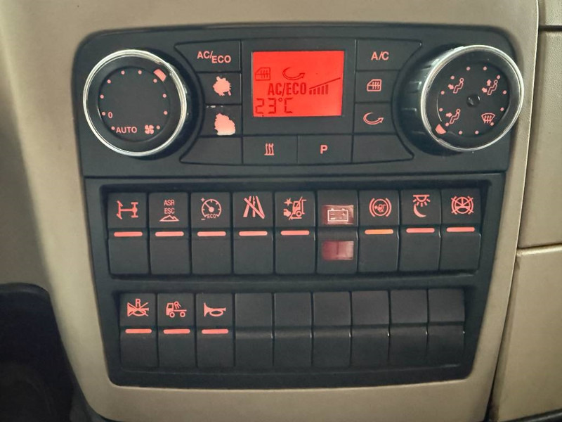 Dragbil MAN TGX 18.460 XLX - Automatic Gearbox / Euro 6: bild 12