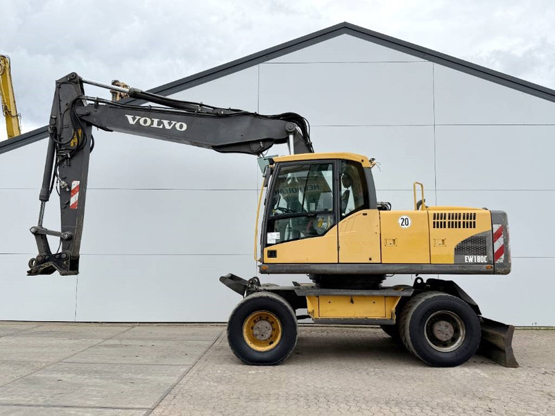 Volvo EW180C - Dutch Machine / Triple Boom - Grävmaskin på däck: bild 1 Volvo EW180C - Dutch Machine / Triple Boom - Grävmaskin på däck: bild 1