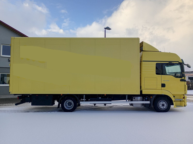 MAN Koffer 8.220 TGL Euro 6 2X Schlafplatz AHK - Lastbil med skåp: bild 4 MAN Koffer 8.220 TGL Euro 6 2X Schlafplatz AHK - Lastbil med skåp: bild 4