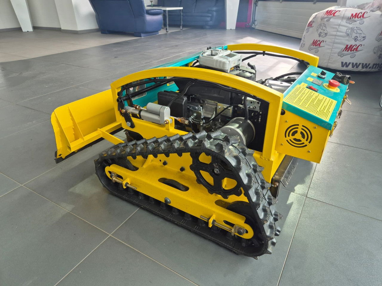 Diversen MP-M500PRO / Brand NEW / Remote Controller Mower / Snow Plow - Gräsklippare: bild 1 Diversen MP-M500PRO / Brand NEW / Remote Controller Mower / Snow Plow - Gräsklippare: bild 1