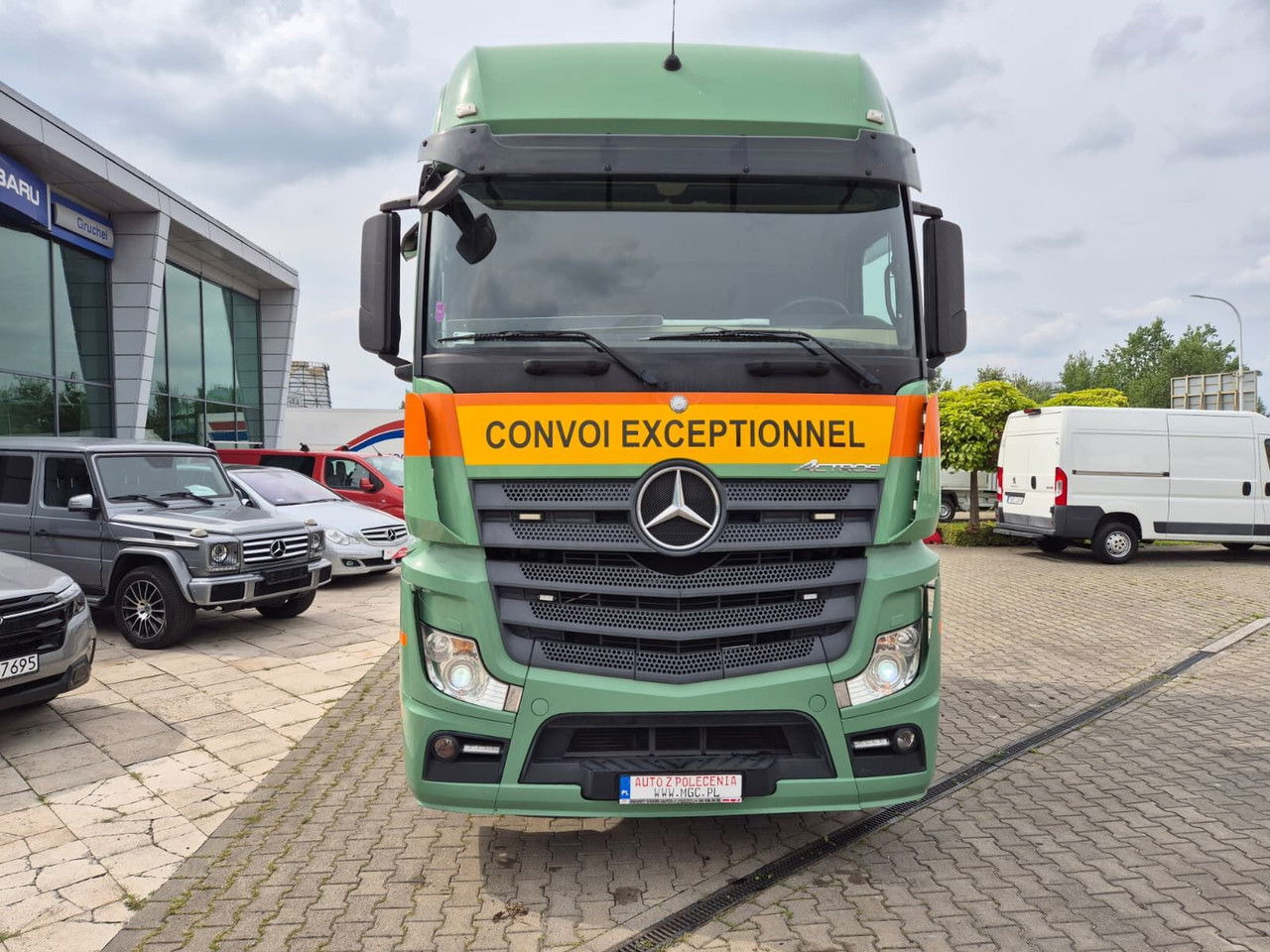 Mercedes-Benz Actros 4163 8X4 / 1 Owner / LOW KM / Super Condition - Dragbil: bild 4 Mercedes-Benz Actros 4163 8X4 / 1 Owner / LOW KM / Super Condition - Dragbil: bild 4