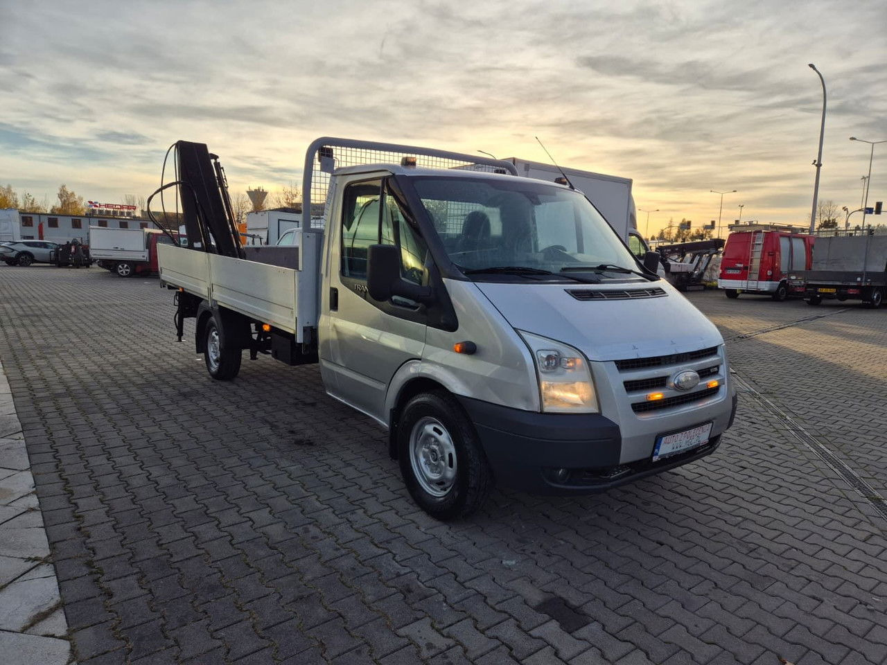 Ford Transit 350 2.4 TDCi / Very Strong Hiab / 1 Owner / Serviced - Transportbil med flak: bild 4 Ford Transit 350 2.4 TDCi / Very Strong Hiab / 1 Owner / Serviced - Transportbil med flak: bild 4