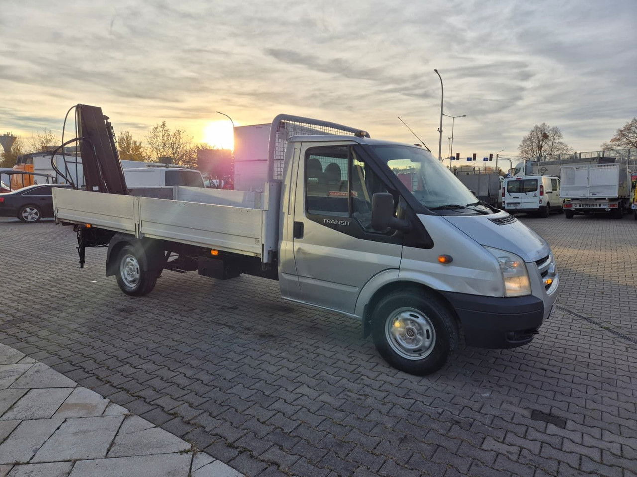 Ford Transit 350 2.4 TDCi / Very Strong Hiab / 1 Owner / Serviced - Transportbil med flak: bild 5 Ford Transit 350 2.4 TDCi / Very Strong Hiab / 1 Owner / Serviced - Transportbil med flak: bild 5