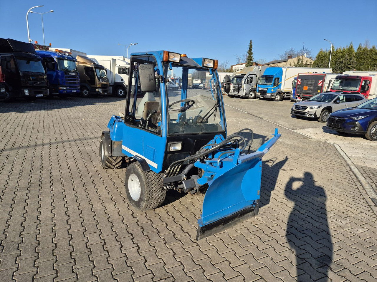 HOLDER C245 4WD / Tool carrier / Snow plow / PTO Front AN D Rear / 4X4 / - Kommunaltraktor: bild 5 HOLDER C245 4WD / Tool carrier / Snow plow / PTO Front AN D Rear / 4X4 / - Kommunaltraktor: bild 5