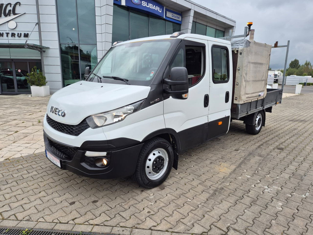IVECO Daily 35 35S15 / Doka / 1 Owner / LOW KM / 7 Seats - Transportbil med flak: bild 1 IVECO Daily 35 35S15 / Doka / 1 Owner / LOW KM / 7 Seats - Transportbil med flak: bild 1
