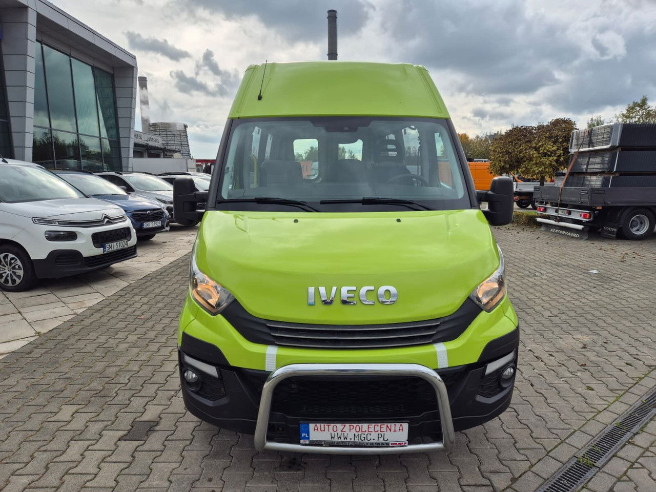 Iveco Daily 35S12 Hi-Matic / 10 Seats / Super Condition - Minibuss, Persontransport: bild 4 Iveco Daily 35S12 Hi-Matic / 10 Seats / Super Condition - Minibuss, Persontransport: bild 4