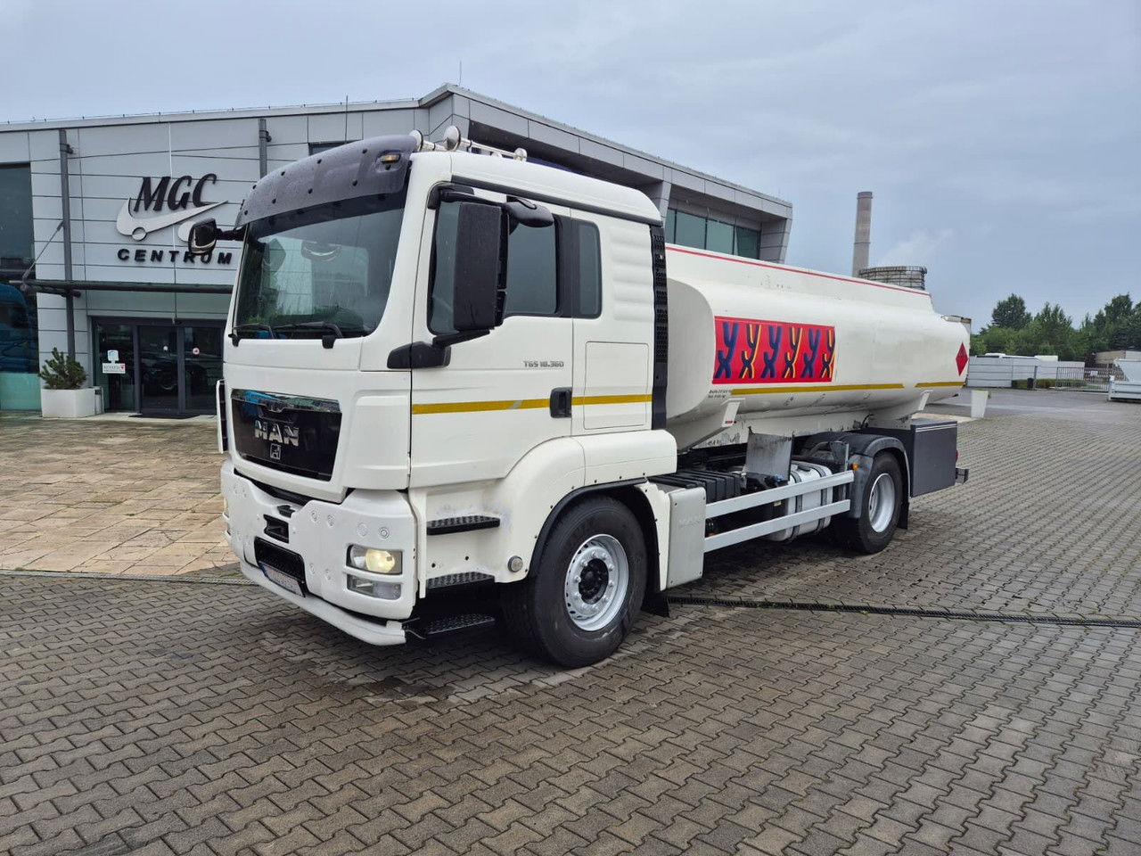 MAN TGS 18.360 OIL Transport / Good Condition - Tankbil: bild 3 MAN TGS 18.360 OIL Transport / Good Condition - Tankbil: bild 3