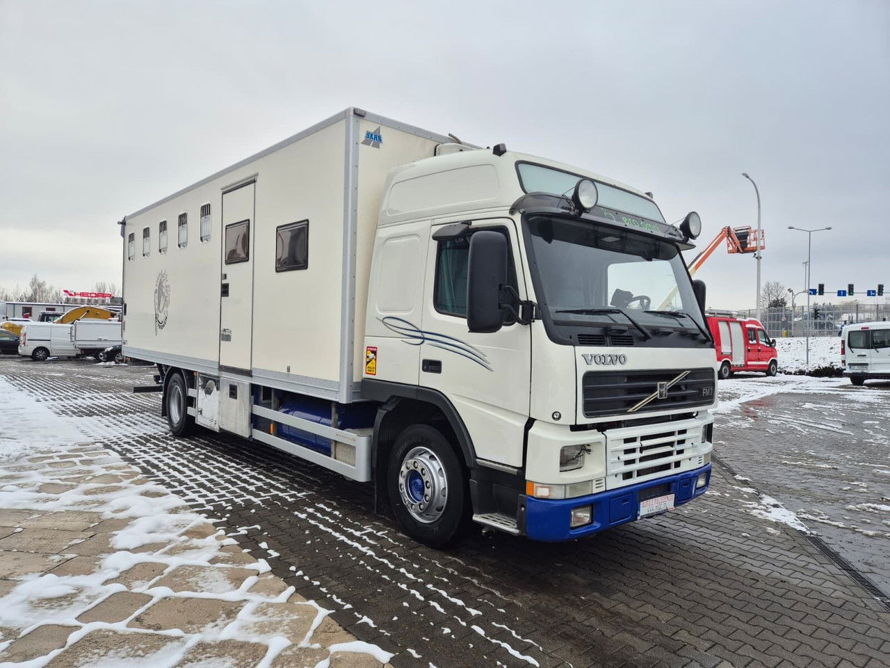 VOLVO FM 7 5 Horses / 3 People Live Cabin / 1 Owner / Serviced - Hästbuss: bild 4 VOLVO FM 7 5 Horses / 3 People Live Cabin / 1 Owner / Serviced - Hästbuss: bild 4
