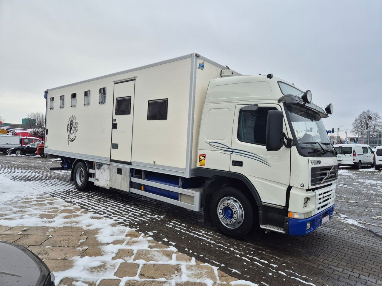 VOLVO FM 7 5 Horses / 3 People Live Cabin / 1 Owner / Serviced - Hästbuss: bild 5 VOLVO FM 7 5 Horses / 3 People Live Cabin / 1 Owner / Serviced - Hästbuss: bild 5