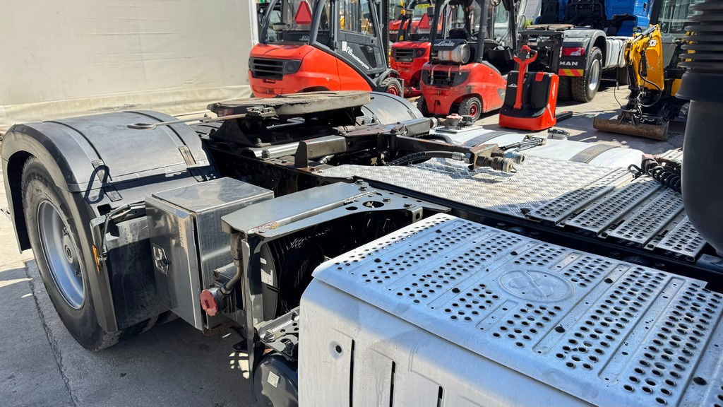 Mercedes-Benz Arocs 1945 HAD 4X4 tractor unit - tipper hydraulics - retarder - Dragbil: bild 4 Mercedes-Benz Arocs 1945 HAD 4X4 tractor unit - tipper hydraulics - retarder - Dragbil: bild 4