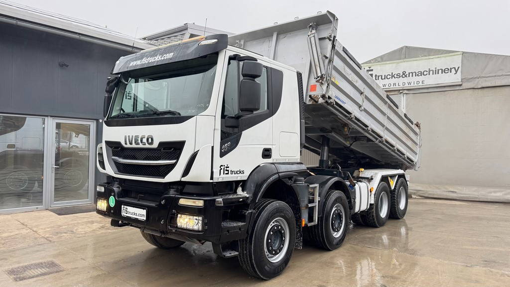 Interior photo 1: Tippbil lastbil Iveco Trakker 460 8x4 meiller tipper - euro 6 Interior photo 1: Tippbil lastbil Iveco Trakker 460 8x4 meiller tipper - euro 6