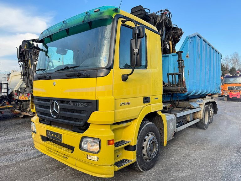 Mercedes-Benz Actros 2546 6x2 abroll tipper - crane LIV - scissors - retarder - lifting axle - Containerbil/ Växelflak lastbil: bild 1 Mercedes-Benz Actros 2546 6x2 abroll tipper - crane LIV - scissors - retarder - lifting axle - Containerbil/ Växelflak lastbil: bild 1