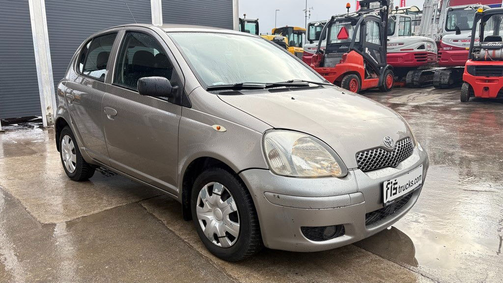 Toyota Yaris 1.3 - Petrol - 5 Doors - AC - Hatchback/ Halvkombi: bild 2 Toyota Yaris 1.3 - Petrol - 5 Doors - AC - Hatchback/ Halvkombi: bild 2