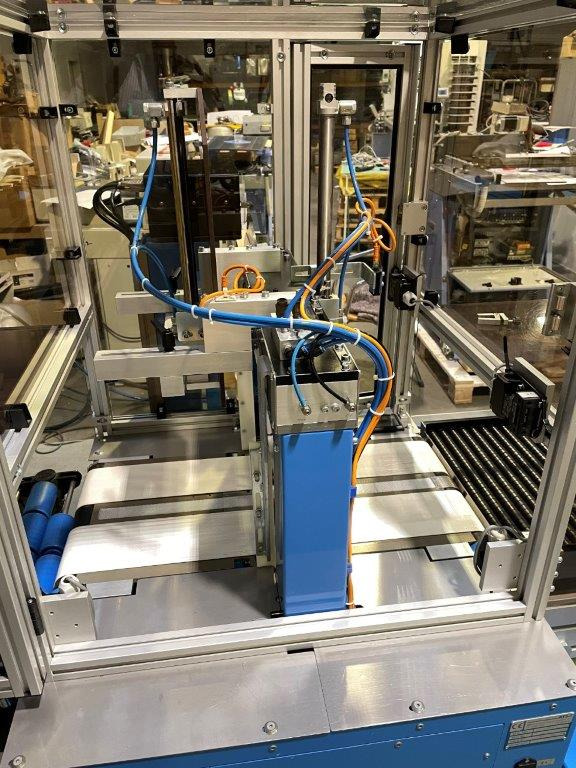 Förpackningsmaskin ATS Tanner UltraSonic US 2000-AB transit banding machine with pneumatic product hold-down and infeed roller table: bild 10