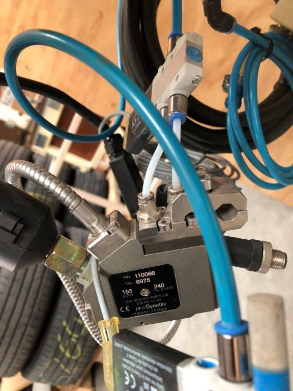 Tryckmaskin Dynatec Quattro Challenger glue melter with two application nozzles Dy 2002 control unit for 8 channels: bild 7 Tryckmaskin Dynatec Quattro Challenger glue melter with two application nozzles Dy 2002 control unit for 8 channels: bild 7