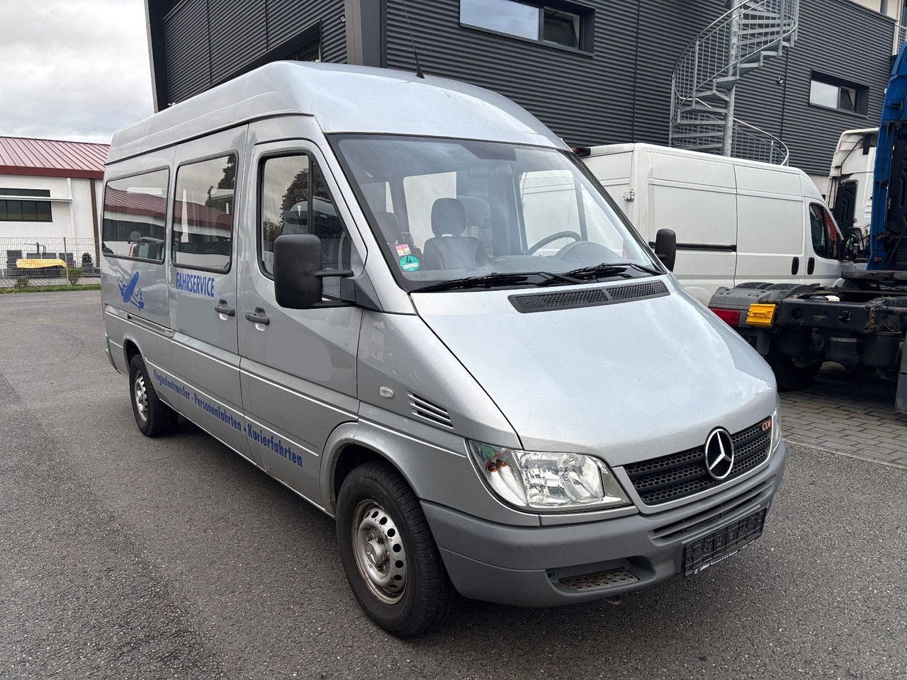 Mercedes-Benz 211 CDI 9 Sitze - Persontransport: bild 5 Mercedes-Benz 211 CDI 9 Sitze - Persontransport: bild 5