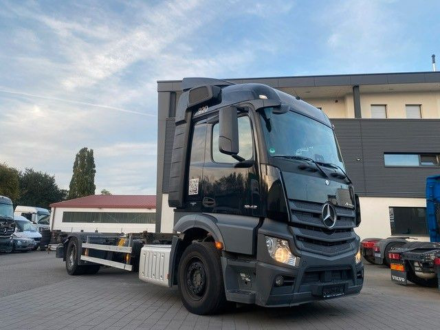 Mercedes-Benz Actros 1842 BDF LBW 1845 2x Mercedes-Benz Actros 1842 BDF LBW 1845 2x - Containerbil/ Växelflak lastbil: bild 1 Mercedes-Benz Actros 1842 BDF LBW 1845 2x Mercedes-Benz Actros 1842 BDF LBW 1845 2x - Containerbil/ Växelflak lastbil: bild 1
