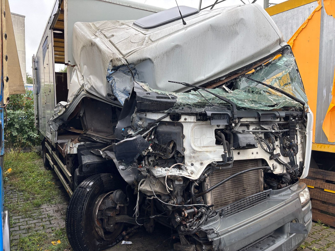 Renault 320*18 - Kylbil lastbil: bild 2 Renault 320*18 - Kylbil lastbil: bild 2