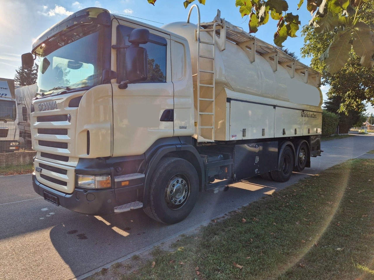 Scania R440 31m³ SILO 4 Kammer/Retarder/Kompressor/Lift - Tankbil: bild 1 Scania R440 31m³ SILO 4 Kammer/Retarder/Kompressor/Lift - Tankbil: bild 1