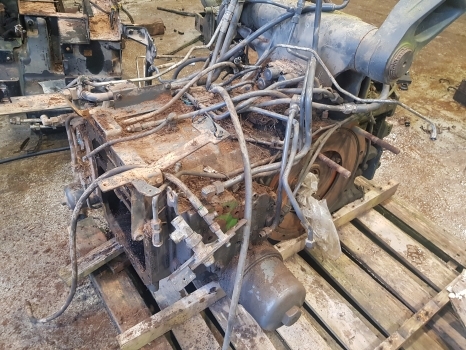 Claas Arion 640 Backend, Lift, Pto, Fwd Dropbox Complete 0011571810 - Bakaxel för Traktor: bild 1 Claas Arion 640 Backend, Lift, Pto, Fwd Dropbox Complete 0011571810 - Bakaxel för Traktor: bild 1