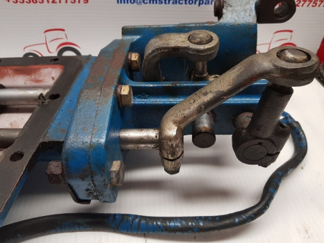 Ford 10 Series 6610, 7710, 7810, 7910, Transmission Gear Shift Cover E4nn7488aa - Växellåda: bild 4 Ford 10 Series 6610, 7710, 7810, 7910, Transmission Gear Shift Cover E4nn7488aa - Växellåda: bild 4