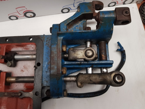 Ford 10 Series 6610, 7710, 7810, 7910, Transmission Gear Shift Cover E4nn7488aa - Växellåda: bild 3 Ford 10 Series 6610, 7710, 7810, 7910, Transmission Gear Shift Cover E4nn7488aa - Växellåda: bild 3