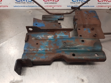 Ford 6610, 7710, Battery Support And Pannel Support E4nn16b814cb, E5nn10769aa - Batteri för Traktor: bild 2 Ford 6610, 7710, Battery Support And Pannel Support E4nn16b814cb, E5nn10769aa - Batteri för Traktor: bild 2