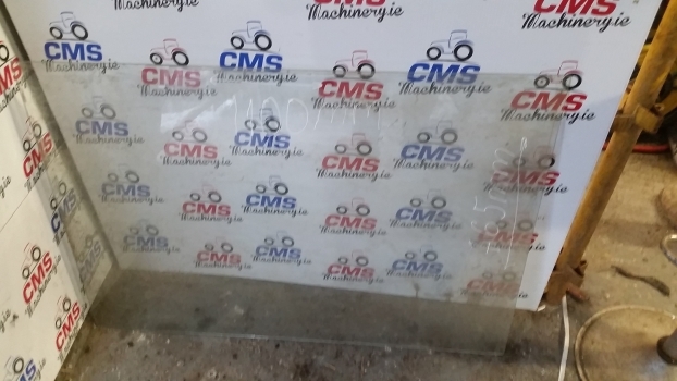 Ford Cab Windscreen Please Check By Photos. #2 - Vindruta för Traktor: bild 1 Ford Cab Windscreen Please Check By Photos. #2 - Vindruta för Traktor: bild 1