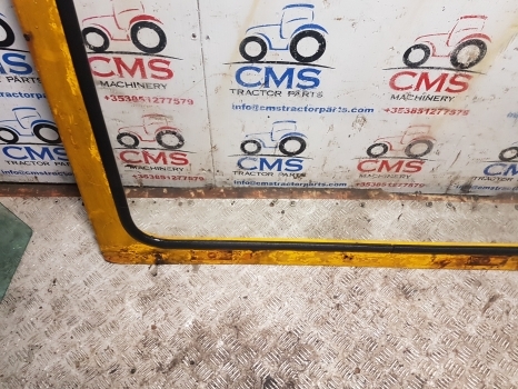 Massey Ferguson 50b Digger Cab Back Window Assy 00000 - Fönster och reservdelar för Grävlastare: bild 2 Massey Ferguson 50b Digger Cab Back Window Assy 00000 - Fönster och reservdelar för Grävlastare: bild 2