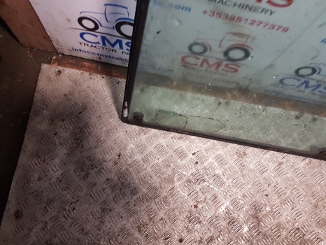 Massey Ferguson 690, 665, 698, 699 Cab Front Glass Windscreen Tg1246 - Vindruta för Traktor: bild 5 Massey Ferguson 690, 665, 698, 699 Cab Front Glass Windscreen Tg1246 - Vindruta för Traktor: bild 5