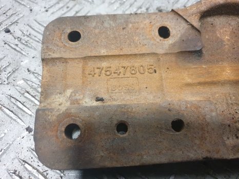 New Holland T5.100, T5.110, T5.120 Engine Mounting Bracket 47547805 - Motorfäste för Traktor: bild 3 New Holland T5.100, T5.110, T5.120 Engine Mounting Bracket 47547805 - Motorfäste för Traktor: bild 3