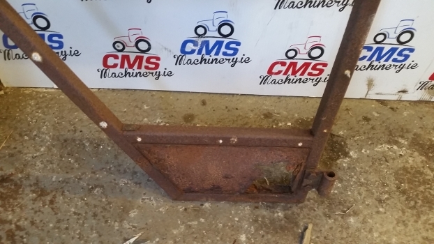 Zetor Cab Door Frame Right - Dörr och reservdelar för Traktor: bild 2 Zetor Cab Door Frame Right - Dörr och reservdelar för Traktor: bild 2