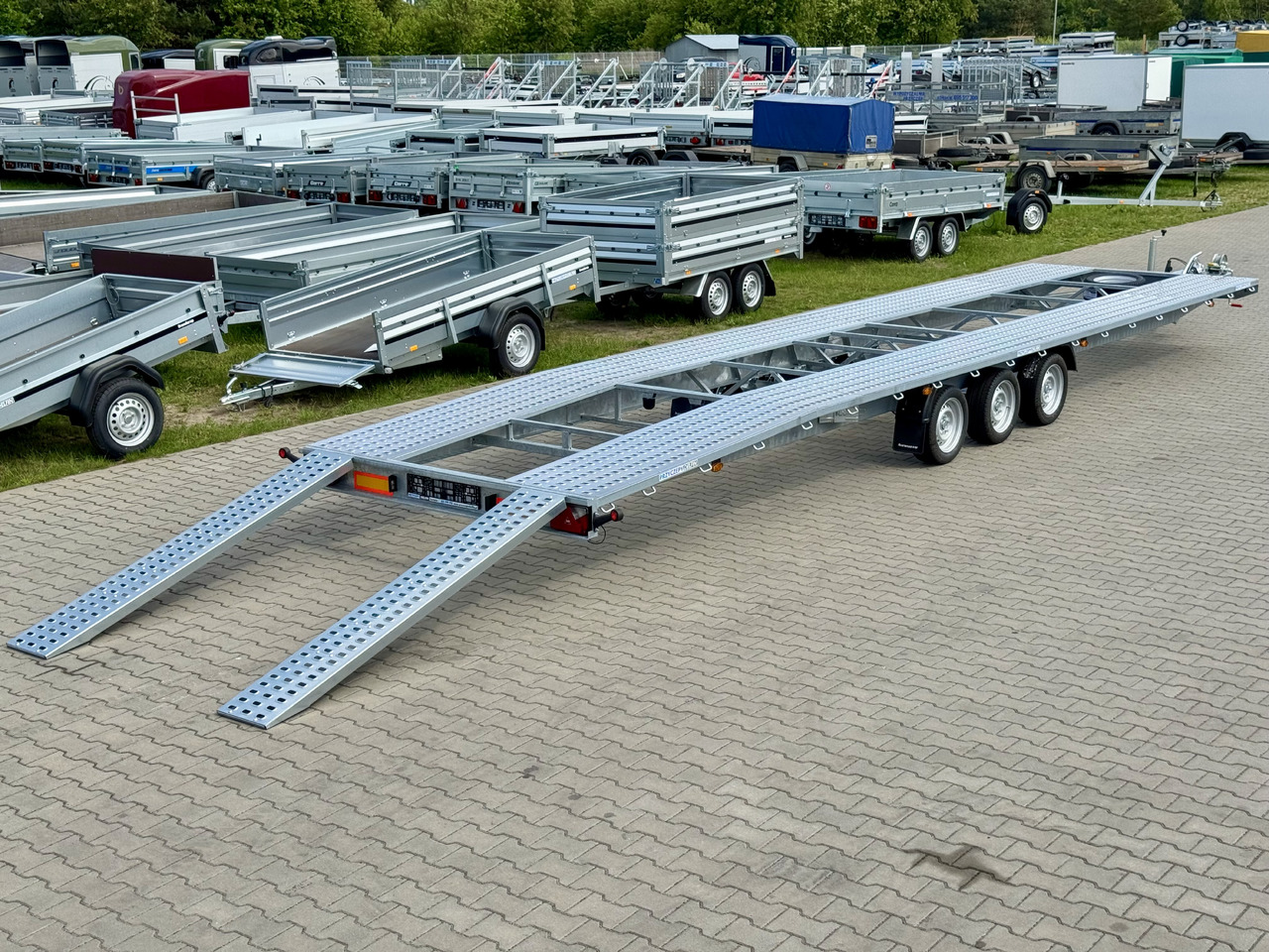 NIEWIADÓW Indiana 9m x 2.1 m | 3.5T - Biltransportsläp: bild 1 NIEWIADÓW Indiana 9m x 2.1 m | 3.5T - Biltransportsläp: bild 1