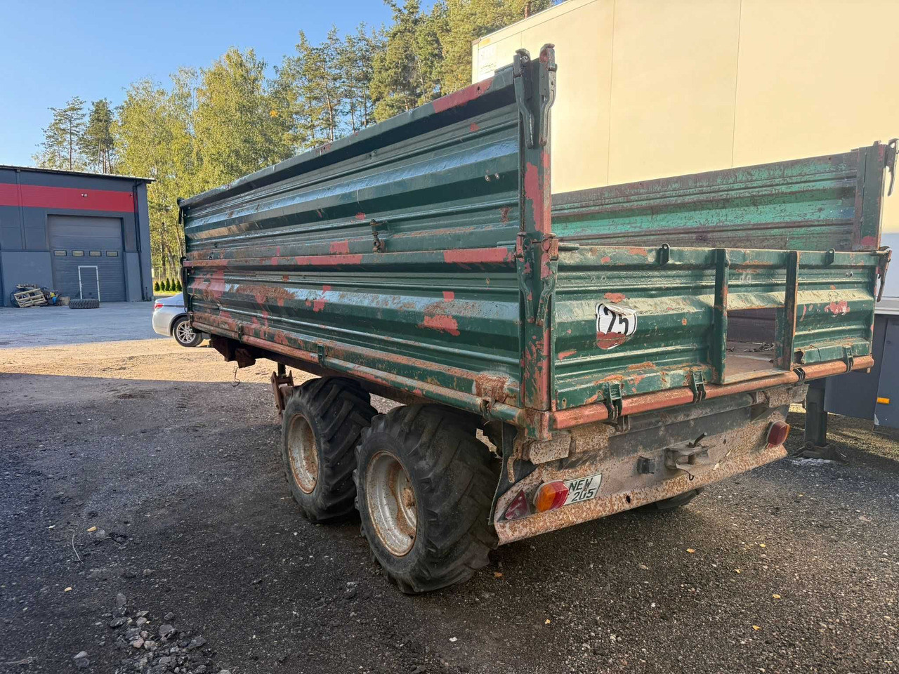 Przyczepa tandem wywrotka 3-stronna ,resory , Reisch , DMC 8 t.,1999 r - Traktorvagn: bild 3 Przyczepa tandem wywrotka 3-stronna ,resory , Reisch , DMC 8 t.,1999 r - Traktorvagn: bild 3