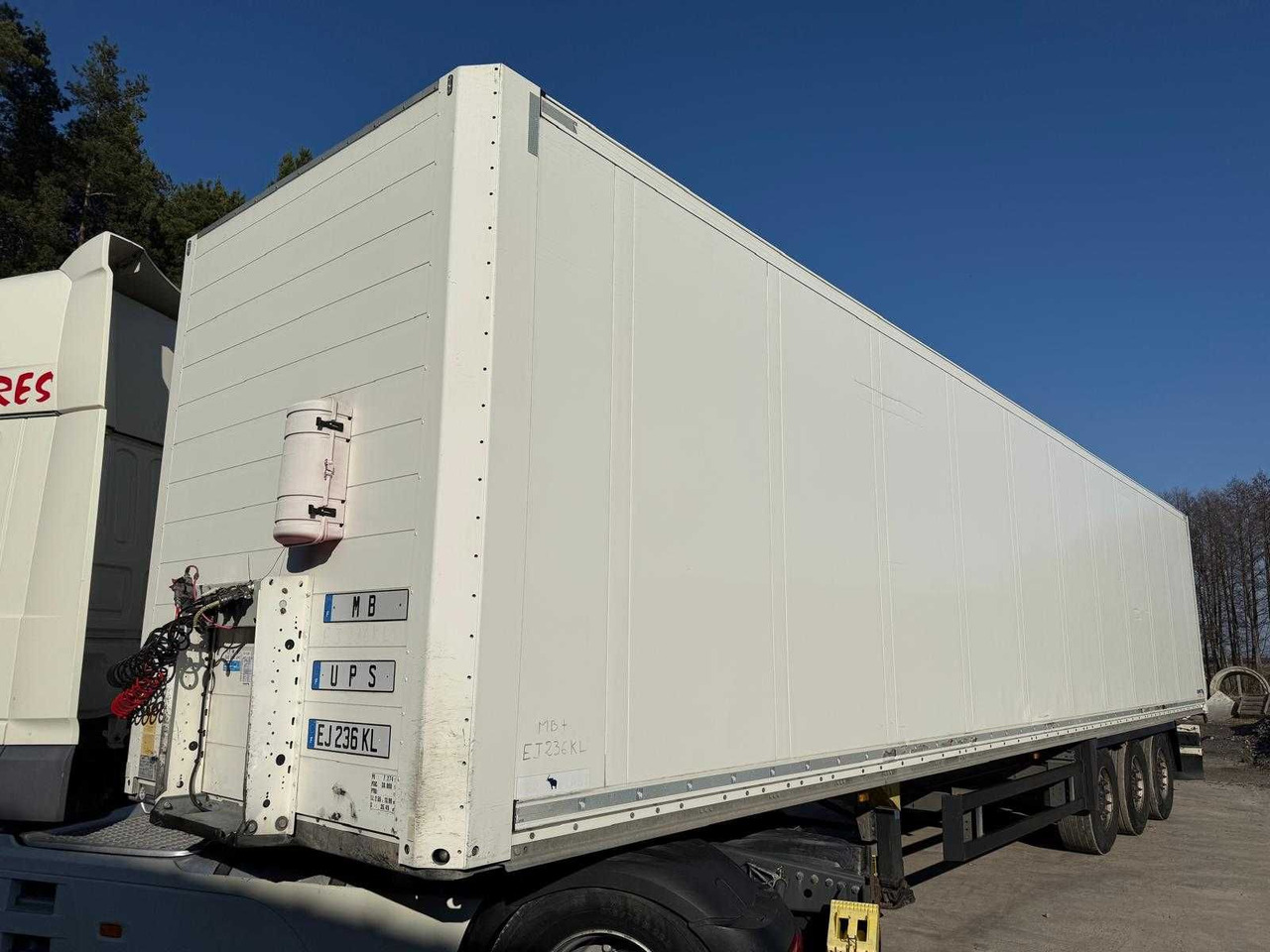 Schmitz Izoterma Kontener Box, 2017r, roleta , 481083 km , z Francji - Skåp semitrailer: bild 1 Schmitz Izoterma Kontener Box, 2017r, roleta , 481083 km , z Francji - Skåp semitrailer: bild 1