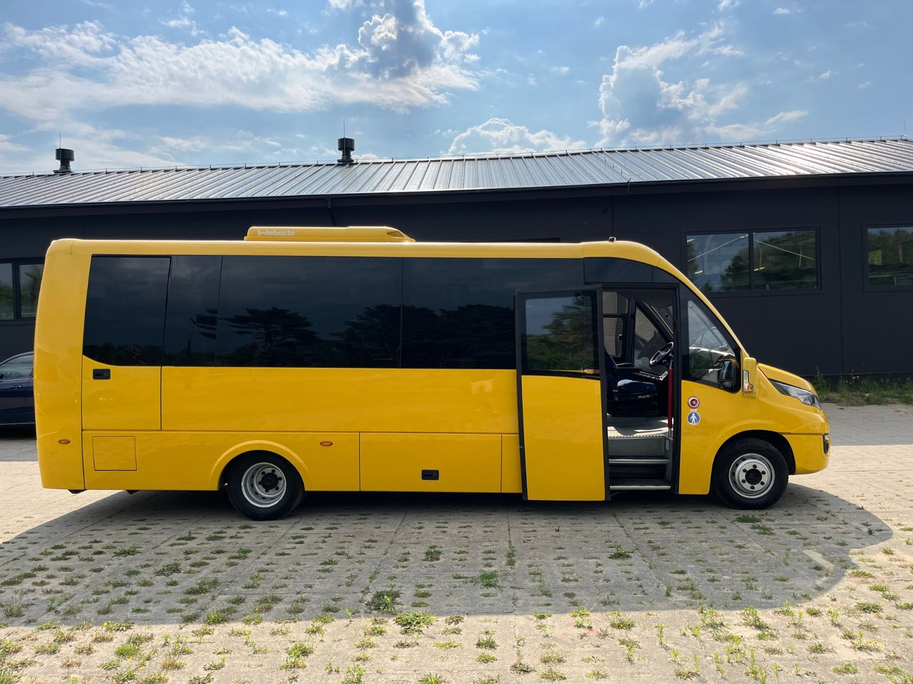 Iveco Rosero First / 24+1+1 / Telma/ EURO6 - Turistbuss: bild 2 Iveco Rosero First / 24+1+1 / Telma/ EURO6 - Turistbuss: bild 2