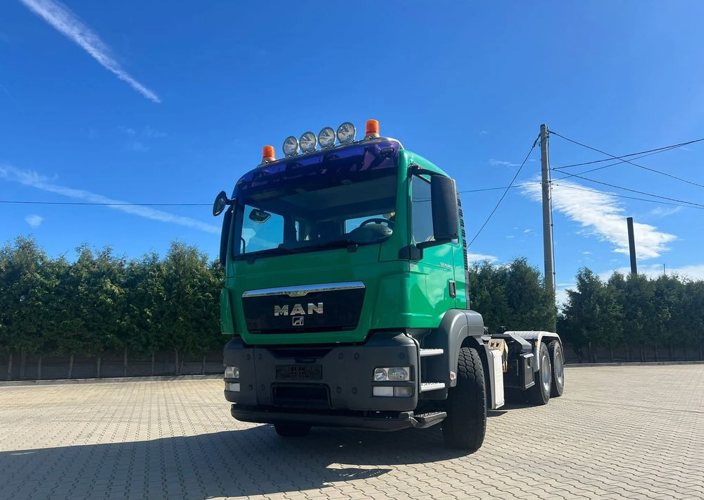 MAN TGS 26.440 | Hakowiec Meiller| 6x4 | 440 KM | przód resor, tył pneumatyczne |Belka ostrzegawcza (koguty) - Lastväxlare lastbil: bild 1 MAN TGS 26.440 | Hakowiec Meiller| 6x4 | 440 KM | przód resor, tył pneumatyczne |Belka ostrzegawcza (koguty) - Lastväxlare lastbil: bild 1