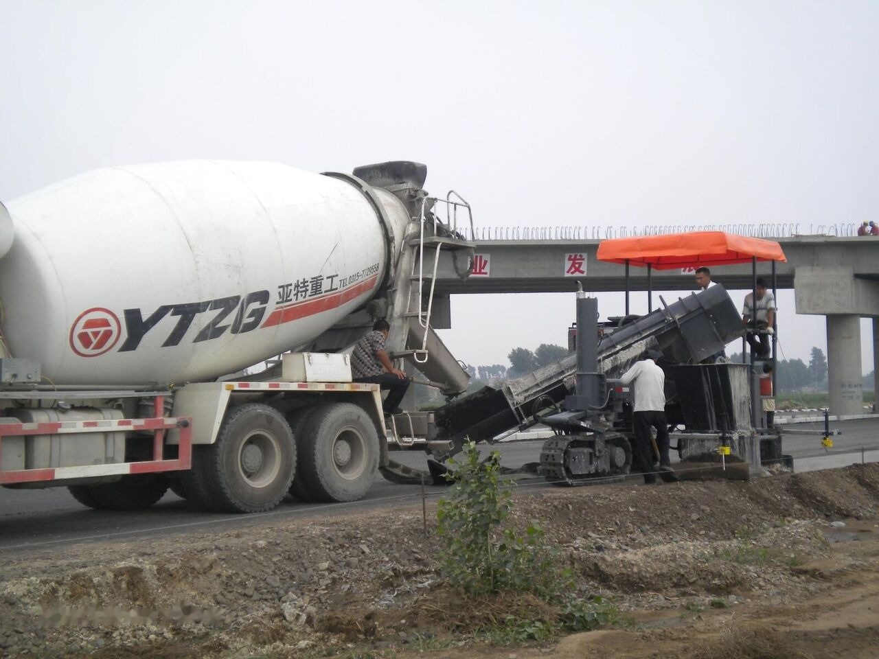 Kinglink MC5000 Concrete slipform paver for road ditch and gutter - Betongutläggare: bild 4 Kinglink MC5000 Concrete slipform paver for road ditch and gutter - Betongutläggare: bild 4