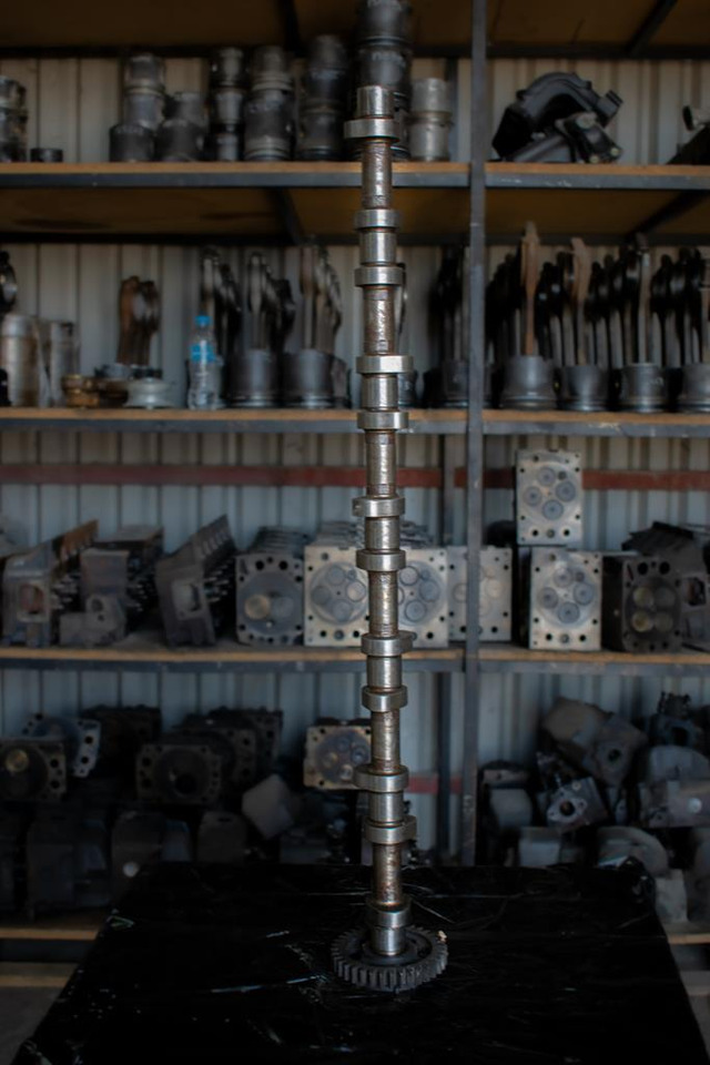 MAN TGA WITH ENGINE CODE D 2066 - Kamaxel för Lastbil: bild 1 MAN TGA WITH ENGINE CODE D 2066 - Kamaxel för Lastbil: bild 1