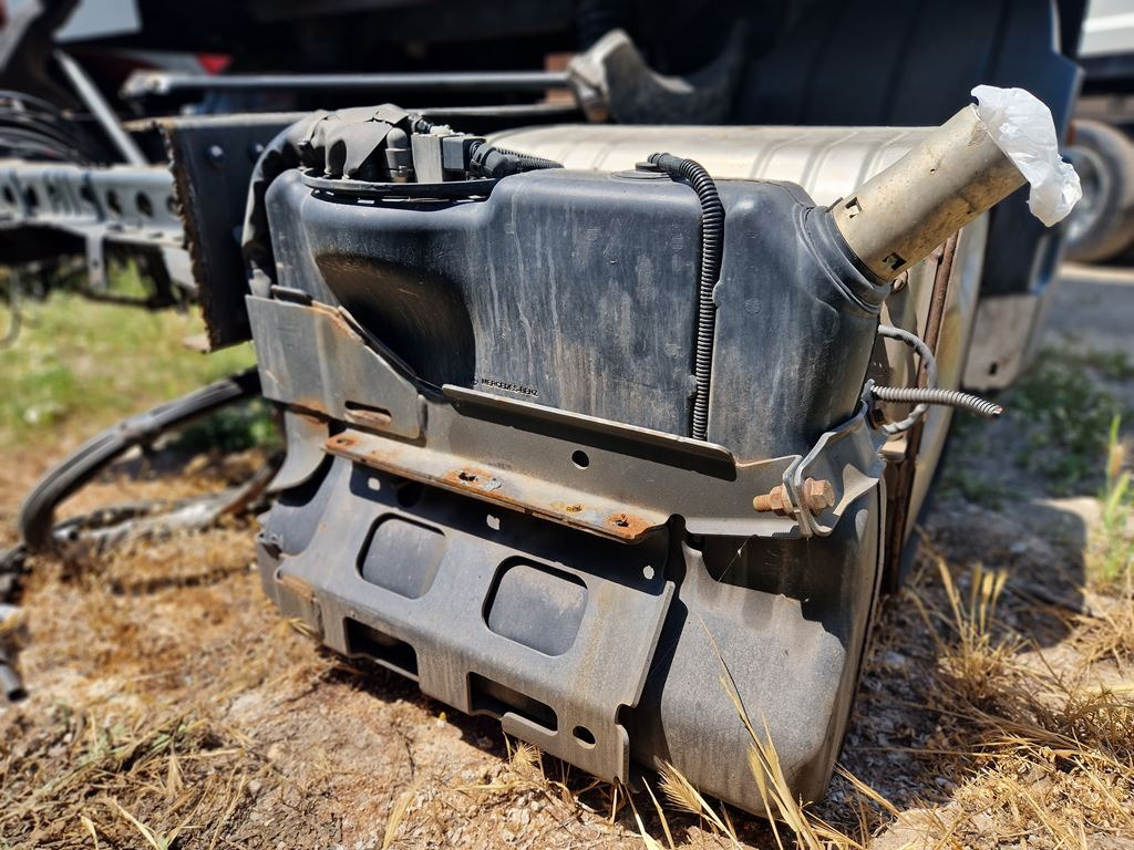 MERCEDES-BENZ ATEGO - A 970 470 0815 - AdBlue tank för Lastbil: bild 1 MERCEDES-BENZ ATEGO - A 970 470 0815 - AdBlue tank för Lastbil: bild 1